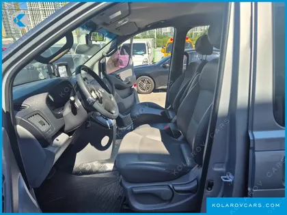 HYUNDAI STAREX 5-SEATER VAN