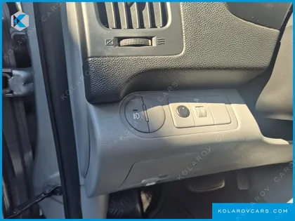 HYUNDAI STAREX 5-SEATER VAN