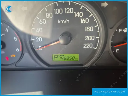 HYUNDAI STAREX 5-SEATER VAN