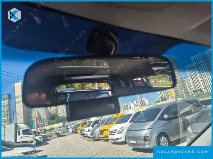 HYUNDAI STAREX 5-SEATER VAN
