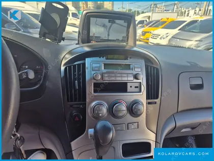 HYUNDAI STAREX 5-SEATER VAN