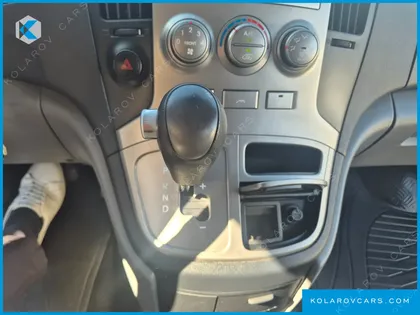 HYUNDAI STAREX 5-SEATER VAN