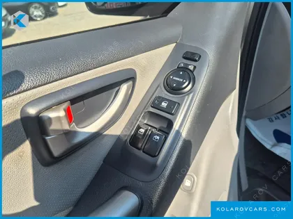 HYUNDAI STAREX 3-SEATER VAN