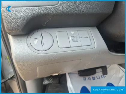 HYUNDAI STAREX 3-SEATER VAN