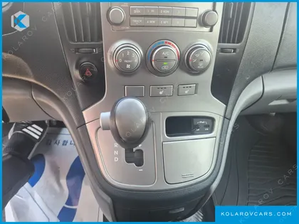 HYUNDAI STAREX 3-SEATER VAN