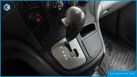 HYUNDAI STAREX 3-SEATER VAN