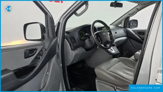 HYUNDAI STAREX 3-SEATER VAN
