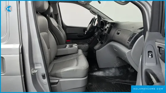 HYUNDAI STAREX 3-SEATER VAN