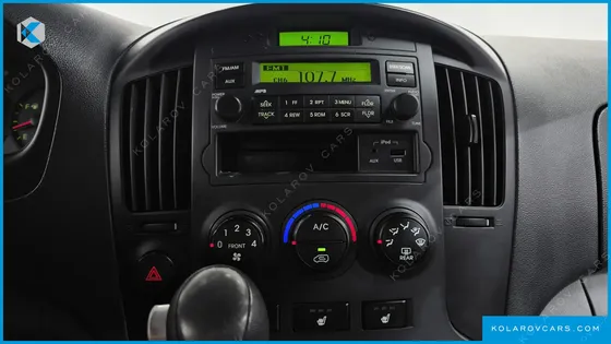 HYUNDAI STAREX 3-SEATER VAN