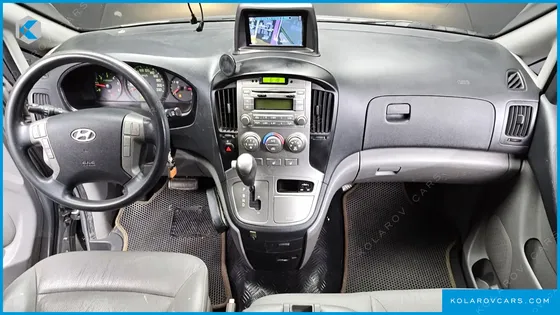 HYUNDAI STAREX 3-SEATER VAN