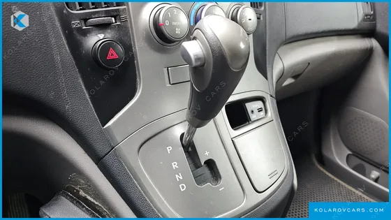 HYUNDAI STAREX 3-SEATER VAN