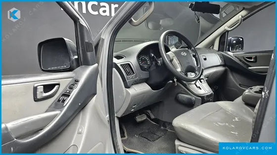 HYUNDAI STAREX 3-SEATER VAN