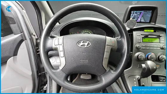 HYUNDAI STAREX 3-SEATER VAN