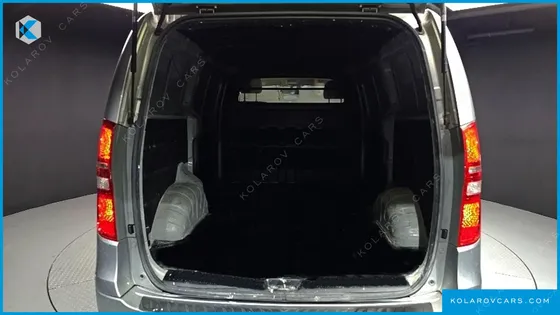 HYUNDAI STAREX 3-SEATER VAN