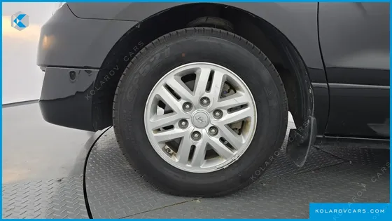 HYUNDAI STAREX 5-SEATER VAN