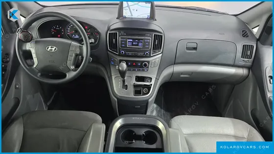 HYUNDAI STAREX 5-SEATER VAN