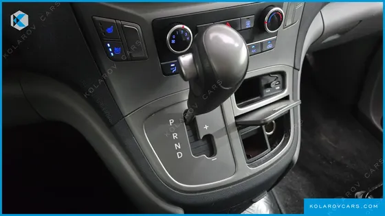 HYUNDAI STAREX 5-SEATER VAN