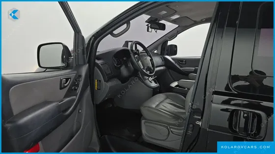 HYUNDAI STAREX 5-SEATER VAN