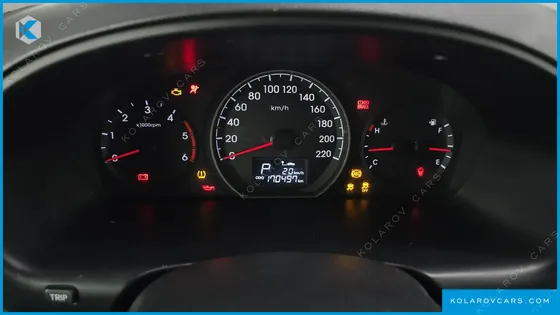 HYUNDAI STAREX 5-SEATER VAN