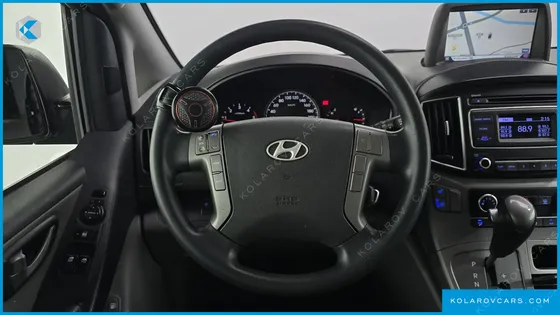 HYUNDAI STAREX 5-SEATER VAN