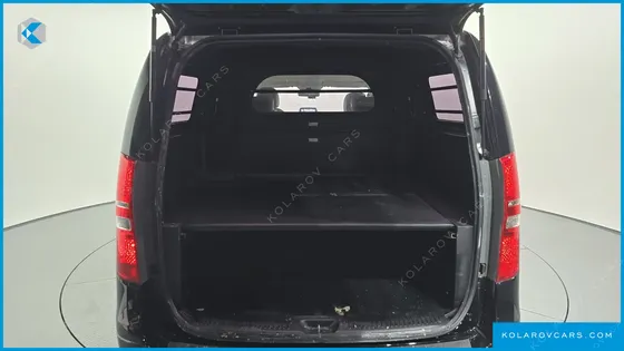 HYUNDAI STAREX 5-SEATER VAN