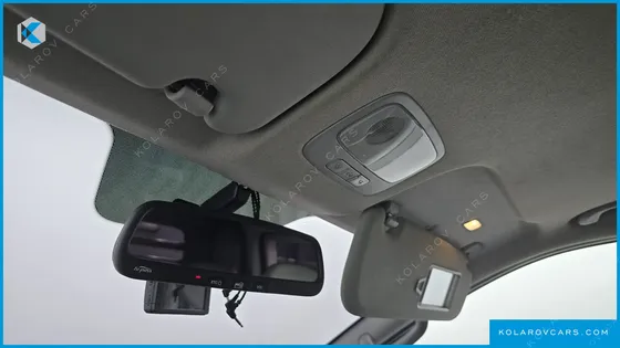 HYUNDAI STAREX 5-SEATER VAN