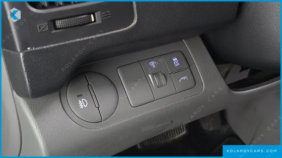 HYUNDAI STAREX 5-SEATER VAN