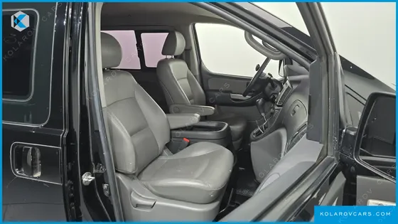 HYUNDAI STAREX 5-SEATER VAN
