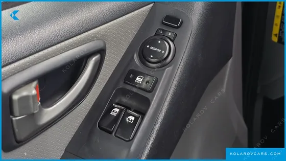 HYUNDAI STAREX 5-SEATER VAN