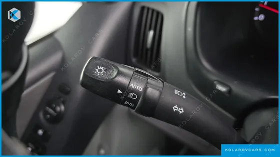 HYUNDAI STAREX 5-SEATER VAN