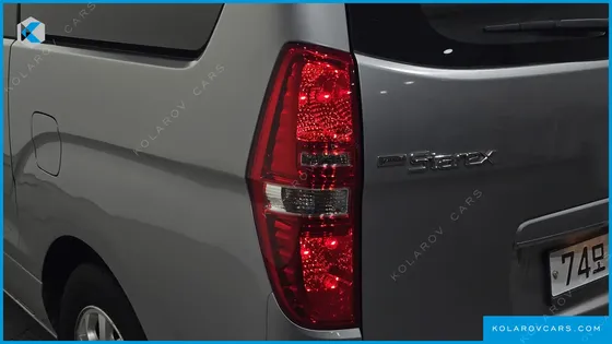 HYUNDAI STAREX 12-SEATER WAGON
