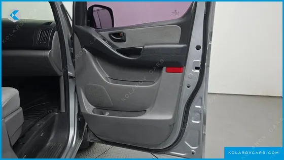 HYUNDAI STAREX 12-SEATER WAGON