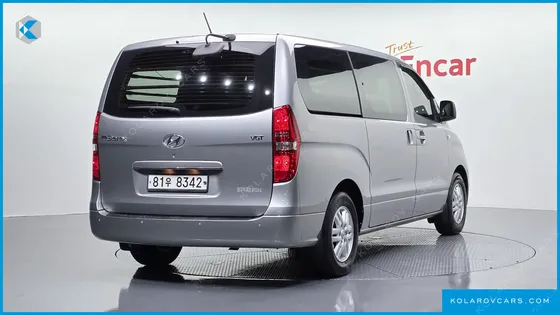 HYUNDAI STAREX 5-SEATER VAN