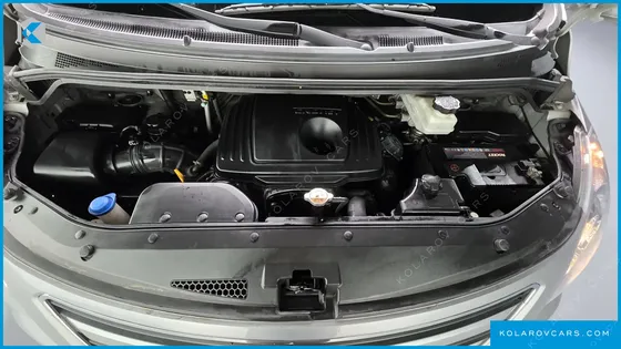 HYUNDAI STAREX 5-SEATER VAN