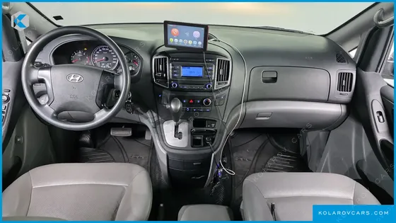 HYUNDAI STAREX 5-SEATER VAN