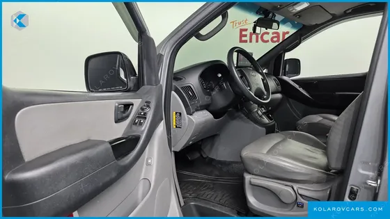 HYUNDAI STAREX 5-SEATER VAN