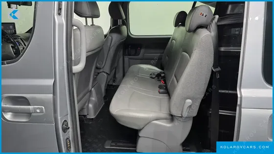 HYUNDAI STAREX 5-SEATER VAN
