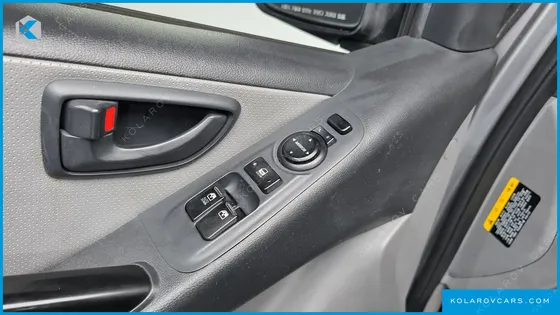 HYUNDAI STAREX 5-SEATER VAN