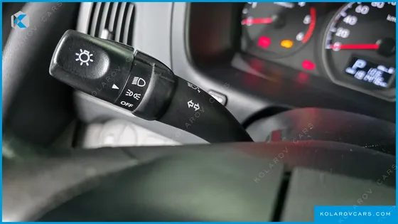 HYUNDAI STAREX 5-SEATER VAN