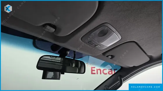 HYUNDAI STAREX 5-SEATER VAN