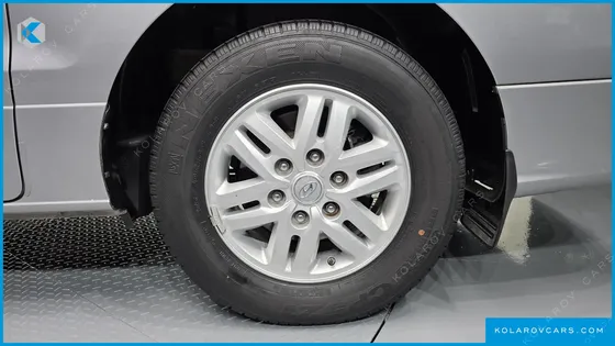 HYUNDAI STAREX 5-SEATER VAN