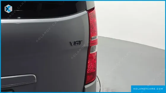 HYUNDAI STAREX 5-SEATER VAN