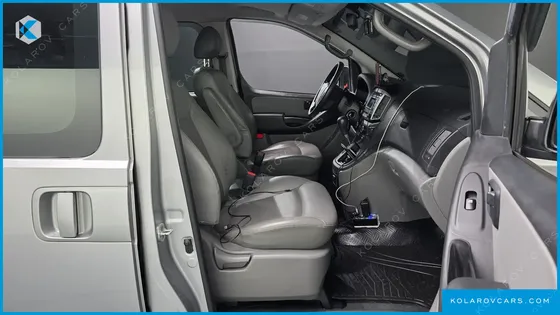 HYUNDAI STAREX 5-SEATER VAN