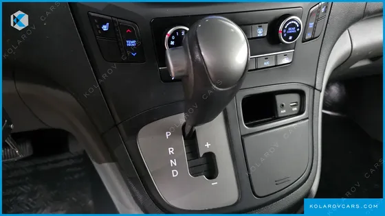 HYUNDAI STAREX 12-SEATER WAGON