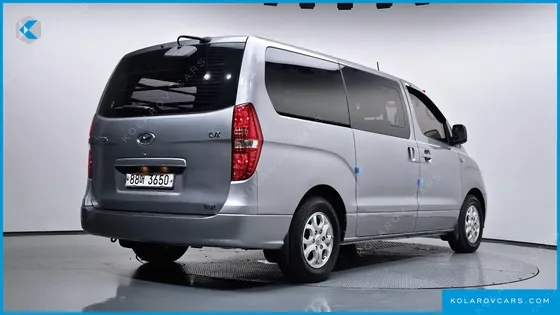 HYUNDAI STAREX 5-SEATER VAN