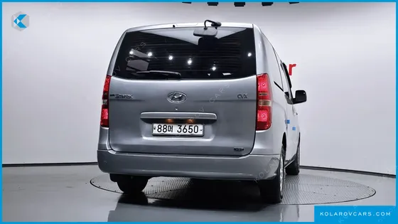 HYUNDAI STAREX 5-SEATER VAN
