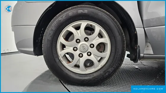 HYUNDAI STAREX 5-SEATER VAN