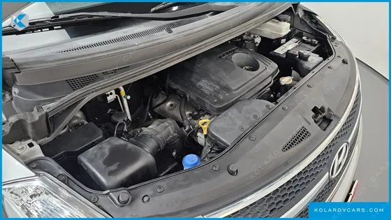 HYUNDAI STAREX 5-SEATER VAN