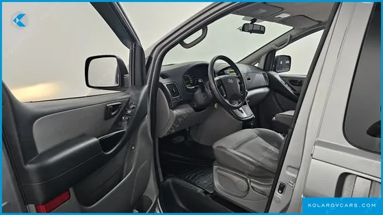 HYUNDAI STAREX 5-SEATER VAN
