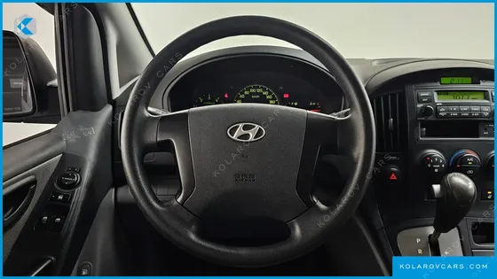 HYUNDAI STAREX 5-SEATER VAN